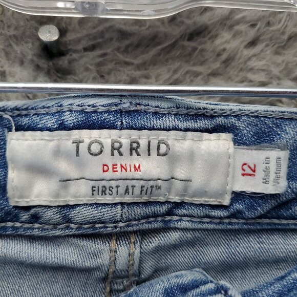 Torrid Shorts Womens Size 12 Light Blue Distressed Raw Hem Stretch Denim Jorts - Picture 2 of 11